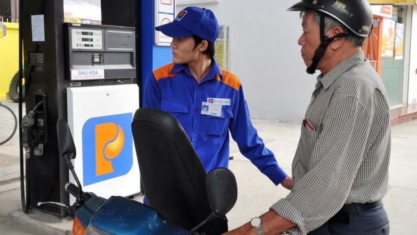 Giá xăng dầu tiếp tục giảm mạnh