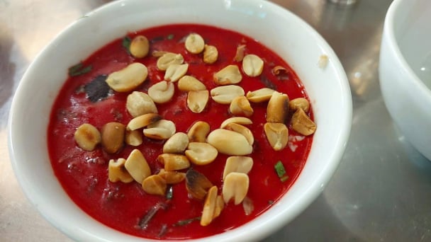 Nguy kịch sau khi ăn tiết canh dê