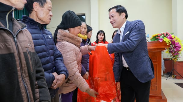 Petrovietnam trao quà Tết, khánh thành phòng học STEM tại Hưng Yên