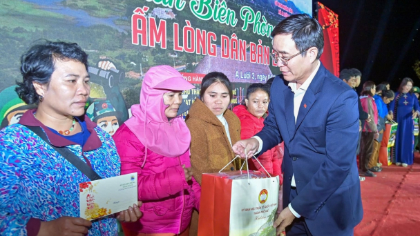Ấm áp ‘Xuân Biên phòng’ ở vùng cao A Lưới