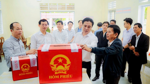 Huế rực rỡ cờ hoa, sẵn sàng cho ngày bầu cử