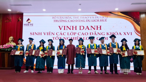 Trao bằng cho hơn 100 sinh viên, mở ra hàng nghìn cơ hội việc làm