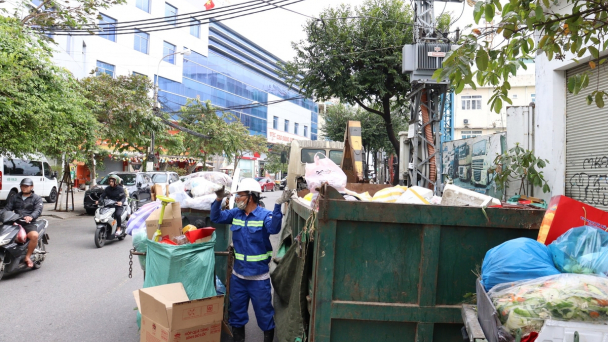 Thiếu nhân lực, đơn giá lỗi thời ảnh hưởng chất lượng thu gom rác
