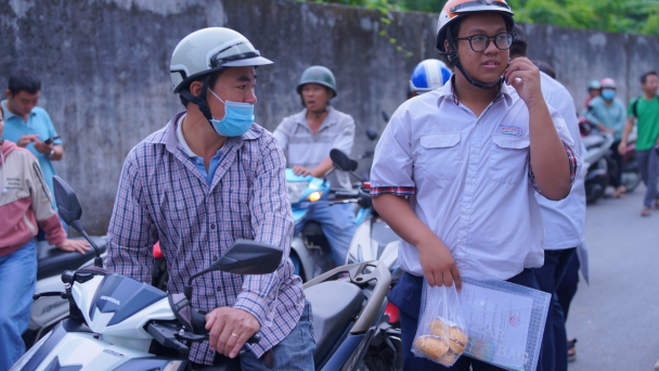 TP.HCM vào ngày thi đầu tiên: Phụ huynh hồi hộp cùng sĩ tử