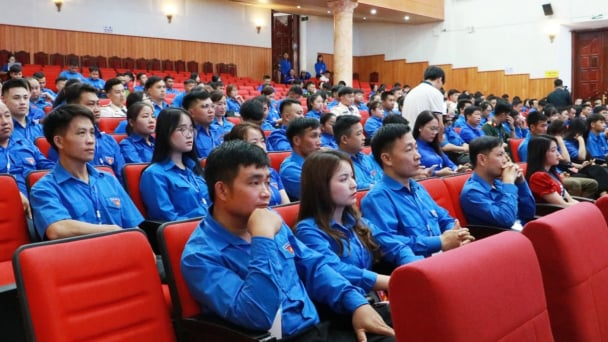 Thanh niên Điện Biên chung sức dựng xây quê hương