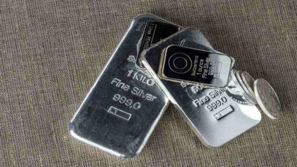 Giá bạc hôm nay 18/6: Đồng loạt trượt giá