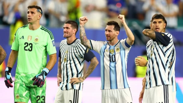 Argentina 'mắc kẹt' trong thiên tài Messi