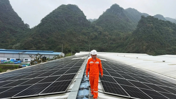 EVNNPC chuyển đổi xanh từ mô hình điện mặt trời mái nhà