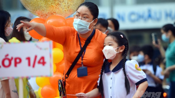 Học sinh mầm non, tiểu học TP.HCM đến trường