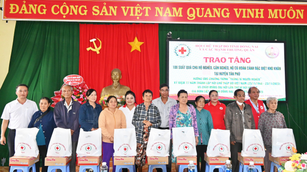 Vedan đồng hành trao tặng nhà, quà và học bổng tại Đồng Nai