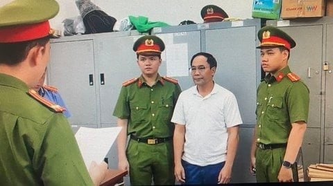 Khởi tố nguyên trưởng và phó Ban quản trị chung cư Miếu Nổi
