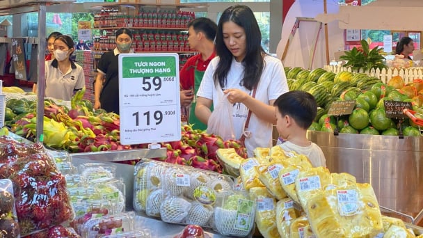 Winmart dự trữ đầy đủ hàng hóa trước cơn bão số 3 Wipha