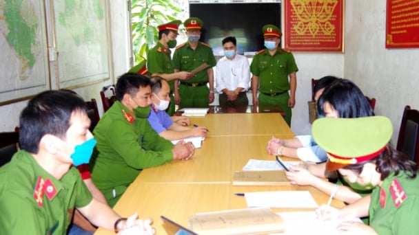 Một Trạm trưởng Trạm Kiểm lâm bị bắt