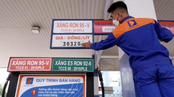 Thường vụ Quốc hội xem xét giảm thuế bảo vệ môi trường với xăng, dầu
