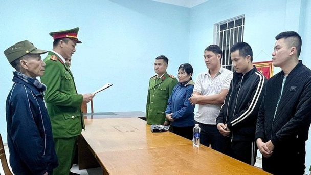 Khởi tố 7 đối tượng đánh bạc