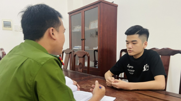 Bắt nhóm đối tượng sử dụng mạng viễn thông chiếm đoạt tài sản