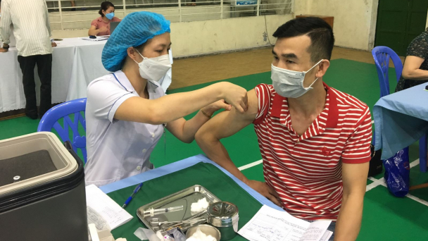 Tiêm vacxin 'thần tốc' cho hơn 70.000 người lao động ngành than