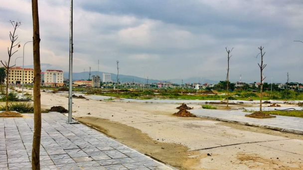 Cháu bé tử vong trong Khu đô thị trung tâm phường Yên Thanh