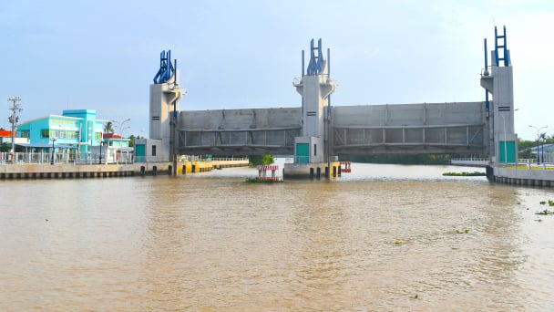 Tiền Giang: Hoàn thành thêm 3 cống ngăn mặn