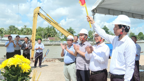 Tiền Giang khởi công xây kè chống sạt lở kênh 28