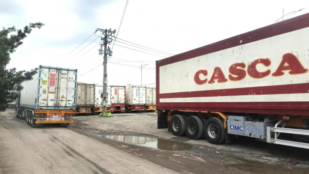 Vì sao hàng trăm container ùn ứ tại đoạn xã Ngũ Hiệp - Long Tiên?