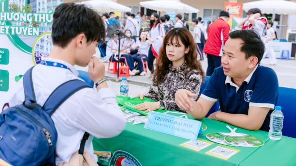Trường Đại học TN-MT Hà Nội tư vấn tuyển sinh tại THPT Xuân Phương