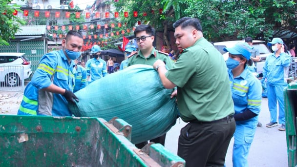 Giảng Võ xóa 'điểm đen' ô nhiễm do rác thải