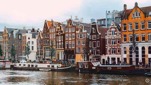 Amsterdam cấm quảng cáo nhiên liệu hóa thạch và thịt