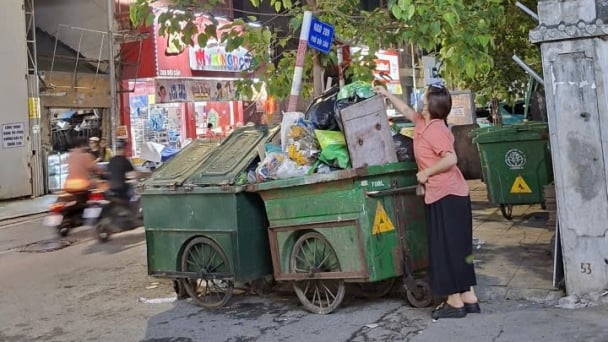Thay đổi diện mạo Thủ đô: [Bài 3] Thích ứng với giờ đổ rác mới