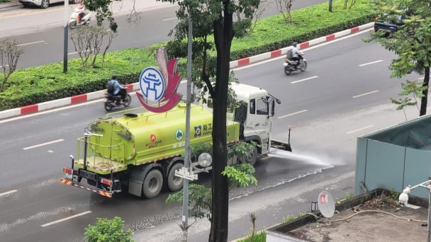 Giữ phố phường sạch đẹp suốt mùa thi lớp 10