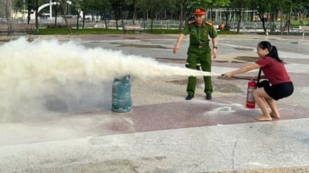 500 người được hướng dẫn kỹ năng phòng cháy, thoát hiểm