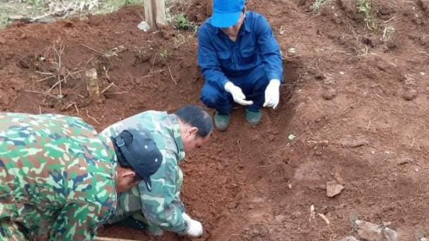 Hài cốt liệt sĩ kèm di vật khắc chữ 'quyết tâm đánh thắng giặc Mỹ...'