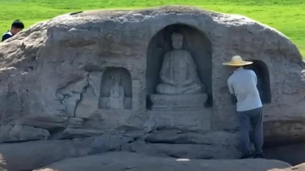 Nước sông Dương Tử cạn, lộ ra nhiều tượng Phật