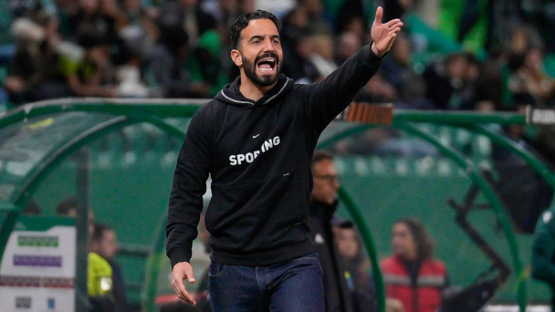 Ruben Amorim phát cáu vì bị đồn đoán đến Liverpool