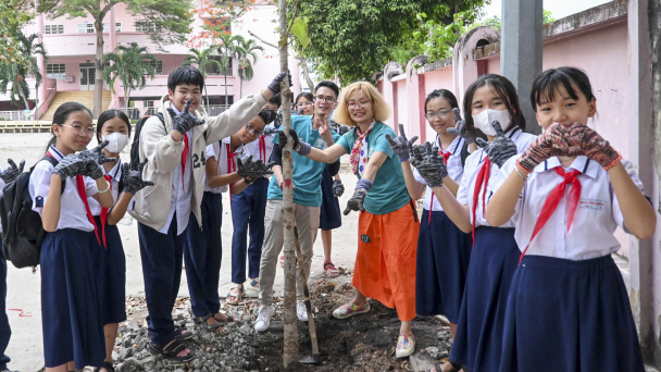 Trồng cây xanh, nuôi dưỡng tình yêu thiên nhiên, ý thức bảo vệ môi trường
