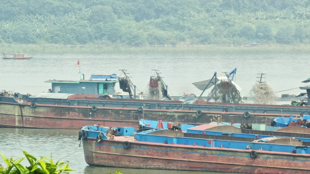 Phú Thọ phát hiện khai thác cát trái phép bên địa phận Hà Nội
