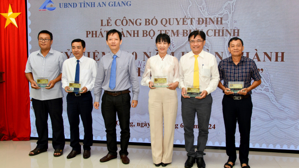Phát hành bộ tem kỷ niệm 200 năm hoàn thành kênh Vĩnh Tế