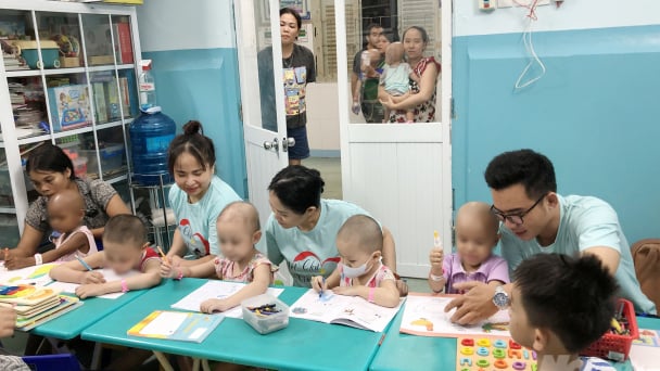 Lớp học đặc biệt của những bệnh nhi ung thư