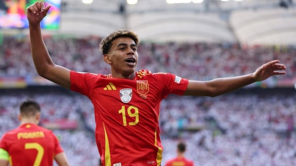 Lamine Yamal gửi lời cảm ơn tới Messi