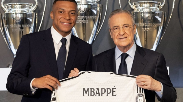 Kylian Mbappé nhận áo số 9 tại Real Madrid