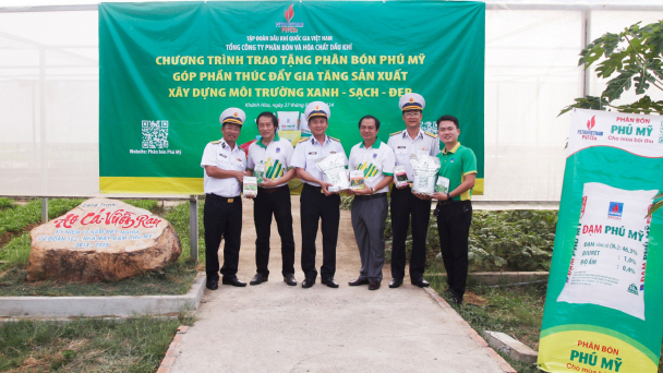 PVFCCo cùng xây dựng mảng xanh ở Lữ đoàn 162