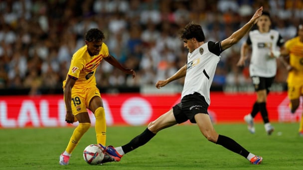 Barca thắng trận đầu mùa giải cùng HLV Hansi Flick