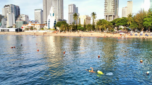 500 vận động viên tham gia giải bơi SeaStar Nha Trang Bay