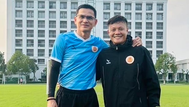HLV Kim Sang-sik mời cựu tiền vệ Phạm Thành Lương làm trợ lý
