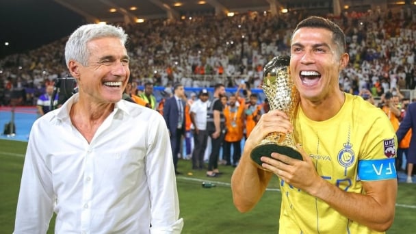 Đội bóng của Ronaldo sa thải huấn luyện viên