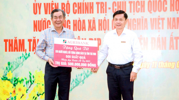 Agribank Tây Nam bộ tặng quà Tết cho các hoàn cảnh khó khăn