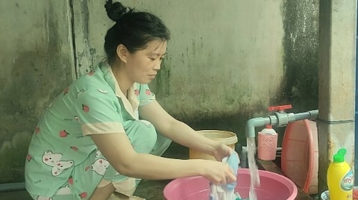 Giảm giá nước sạch, chia sẻ khó khăn với người dân mùa hạn mặn