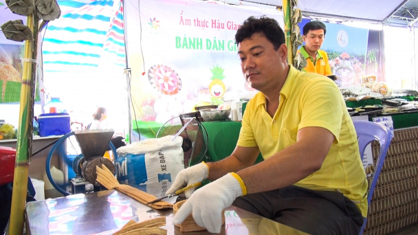 Hàng ngàn người dự Lễ hội bánh dân gian Nam Bộ
