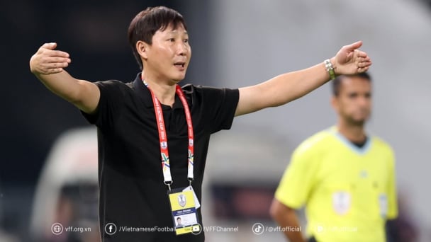 HLV Kim Sang-sik dẫn dắt các ngôi sao Đông Nam Á gặp Manchester United