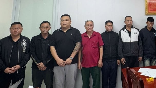 Khởi tố 12 đối tượng khai thác cát trái phép trên sông Chu